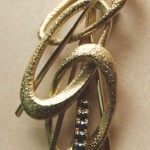 Spilla in oro giallo e zaffiri